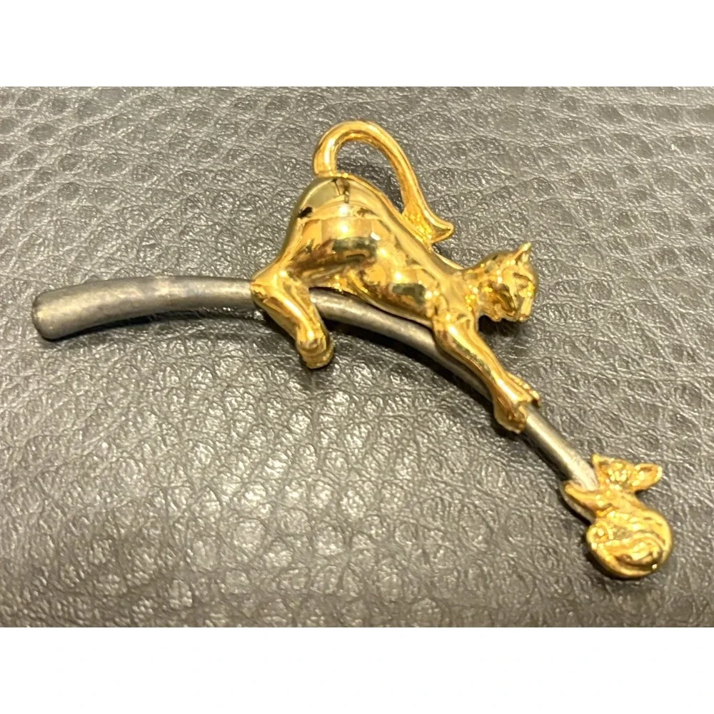 Vintage Cat Chasing Mouse Brooch Gold And Silver Tone Cat Moves!!